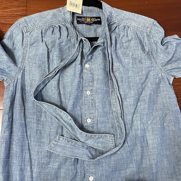 Lucky Brand Chambray Feminine Bow Button Down Shirt Denim Western Sz M NWT B5 - Picture 3 of 14